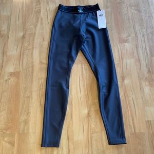 alo yoga leggings